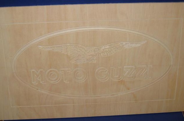 <span style=\"font-family: arial, Arial, Helvetica;\">Gravurarbeit Moto Guzzi</span>